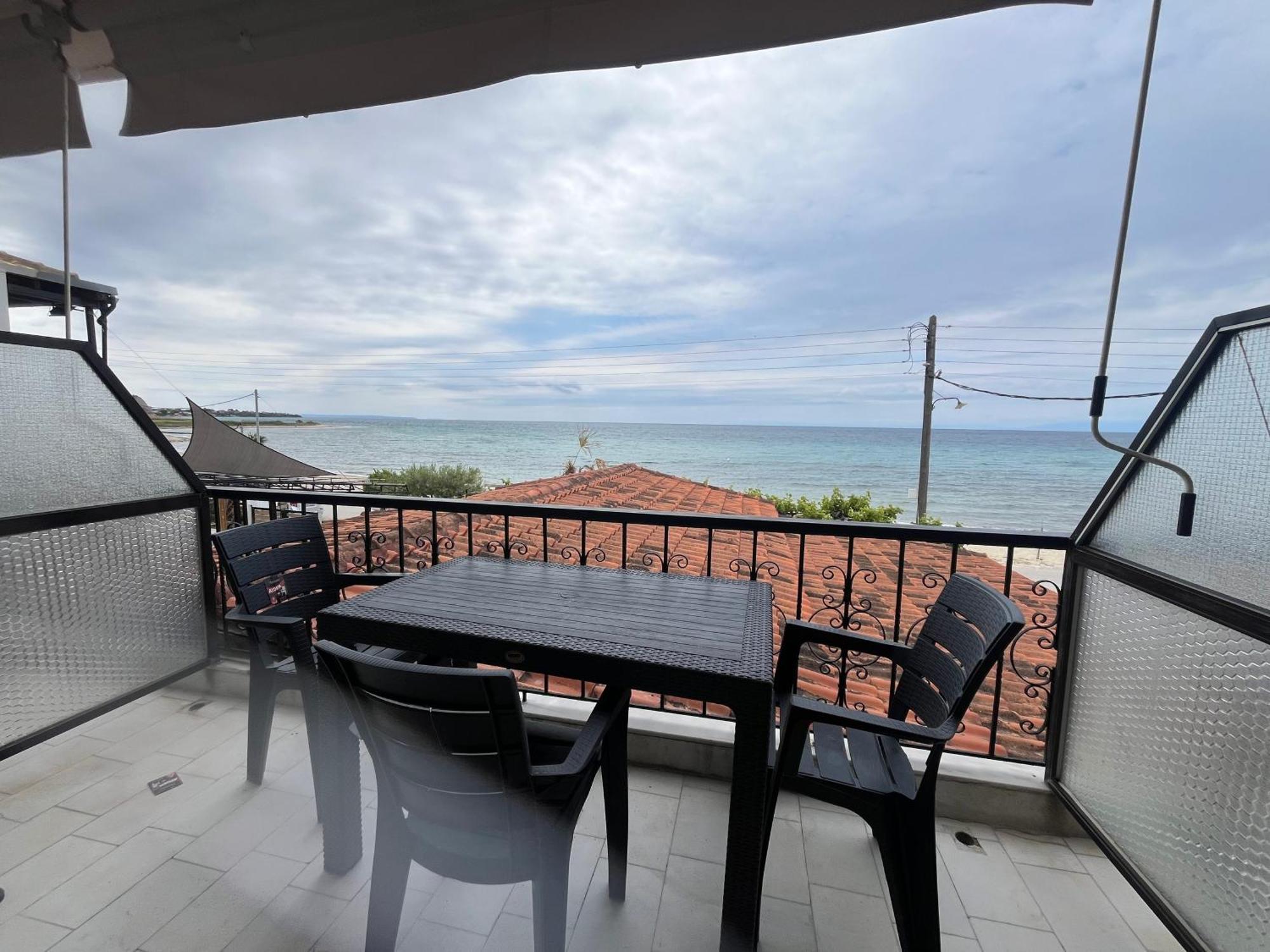 Okkio Sea View Apartment Vergia Bagian luar foto