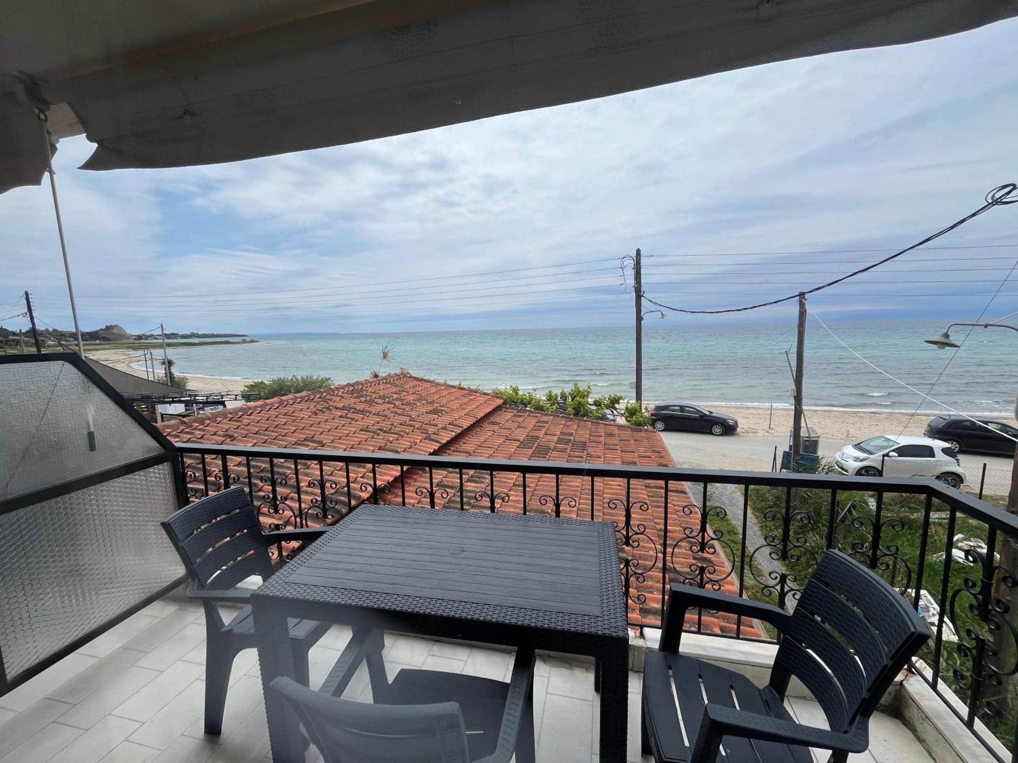 Okkio Sea View Apartment Vergia Bagian luar foto